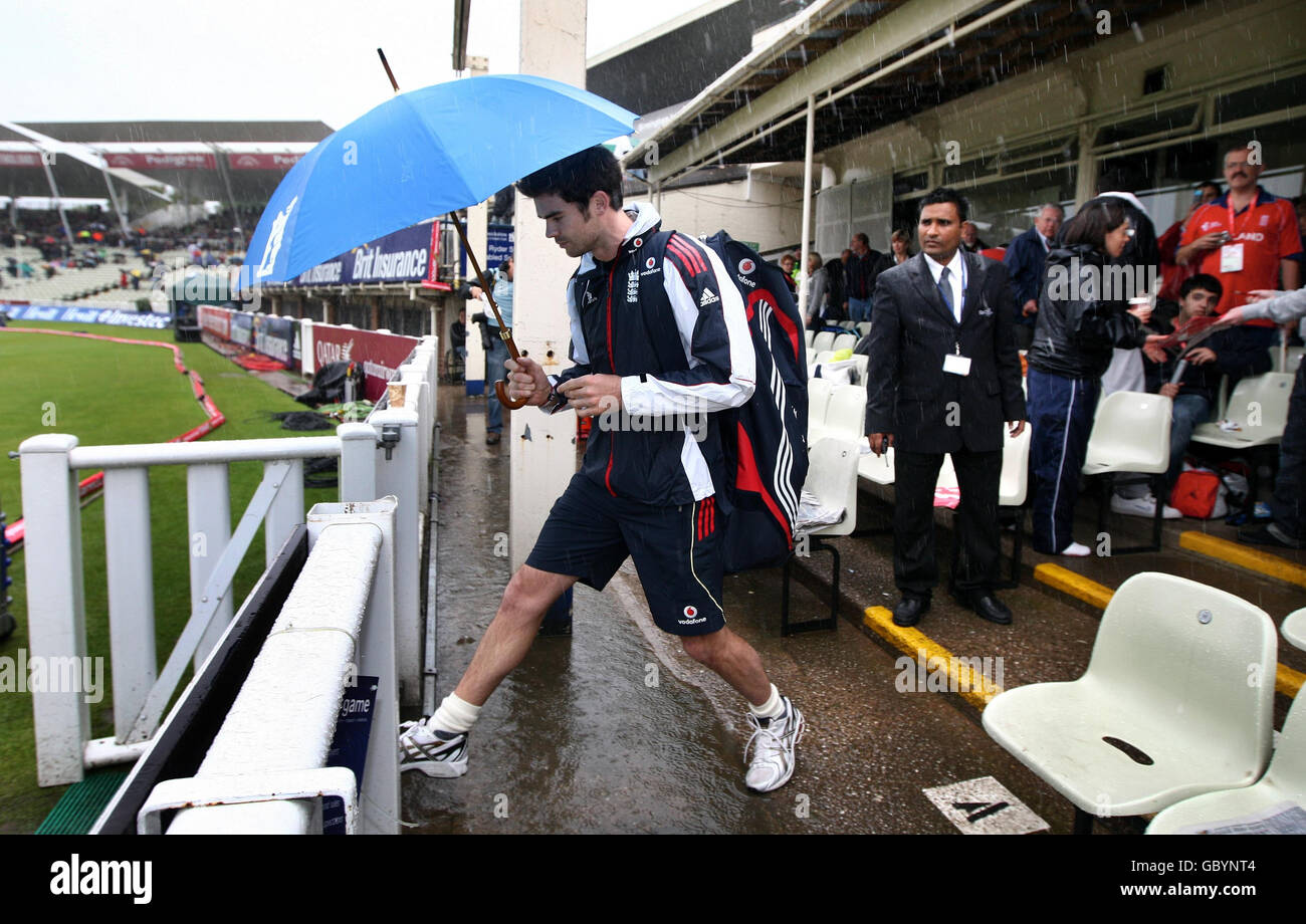 Cricket - The Ashes 2009 - npower Third Test - Day Three - England v Australia - Edgbaston Stock Photo