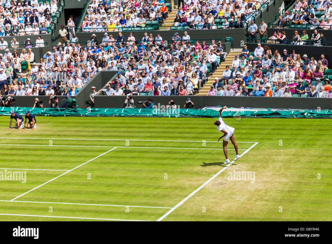 American tennis player Venus Williams serves on Centre Court, ladies singles quarter finals game, Wimbledon 2016 Championships Stock Photo