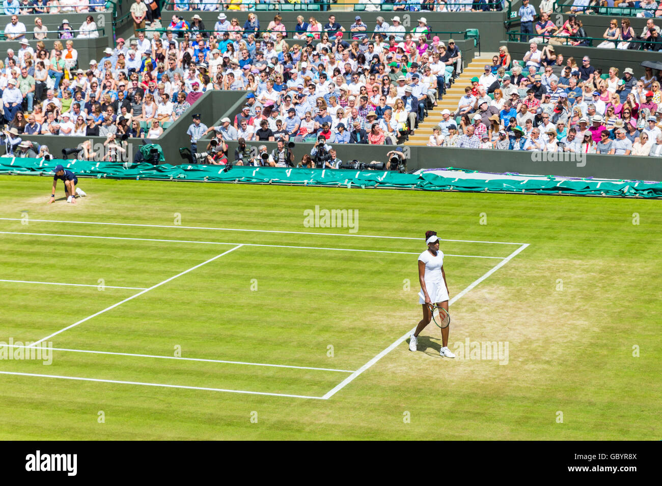 American tennis player Venus Williams plays on Centre Court, ladies singles quarter finals game, Wimbledon 2016 Championships Stock Photo