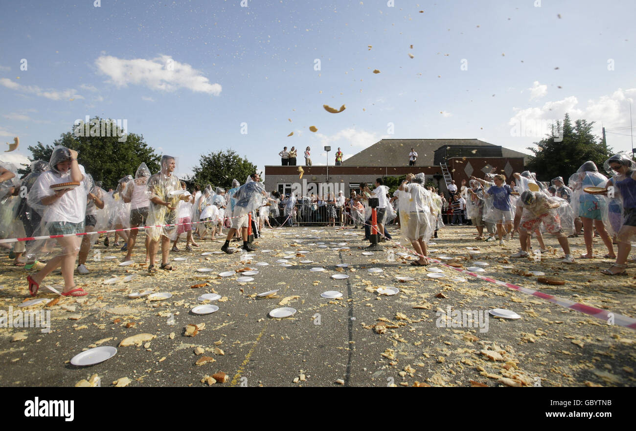 Members of the Jewish Lads' & Girls' Brigade (JLGB) successfully clinch