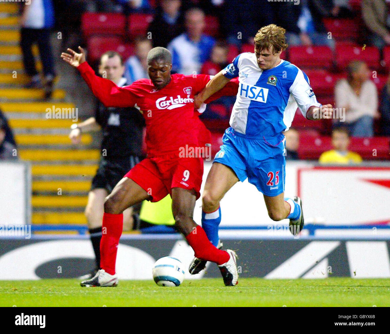 Liverpool's Djibril Cisse breaks his leg in a challenge with Blackburn  Rovers's James McEveley Stock Photo - Alamy