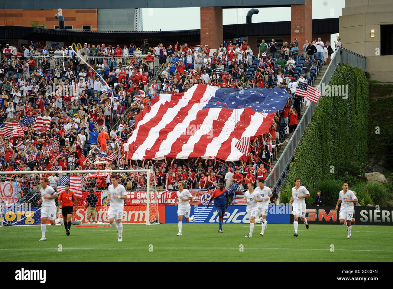 28,743 Gilet Stadium Revolution Stock Photos, High-Res Pictures, and Images  - Getty Images