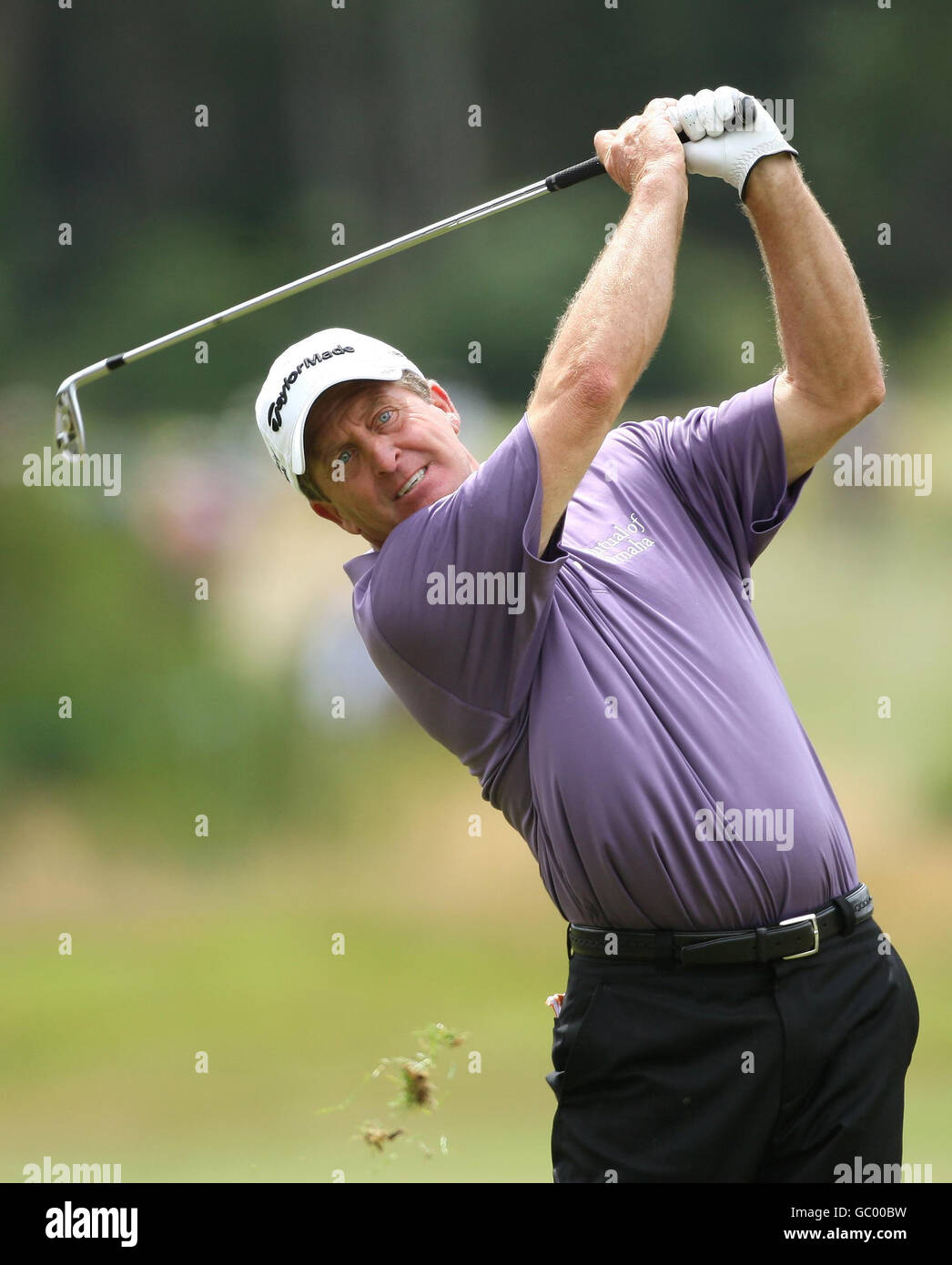 USA's Fred Funk hits an eagle on the 18th hole, to finish in the lead at 11 under par during Round Two of the Mastercard Senior Open at Sunningdale Golf Club, Berkshire. Stock Photo