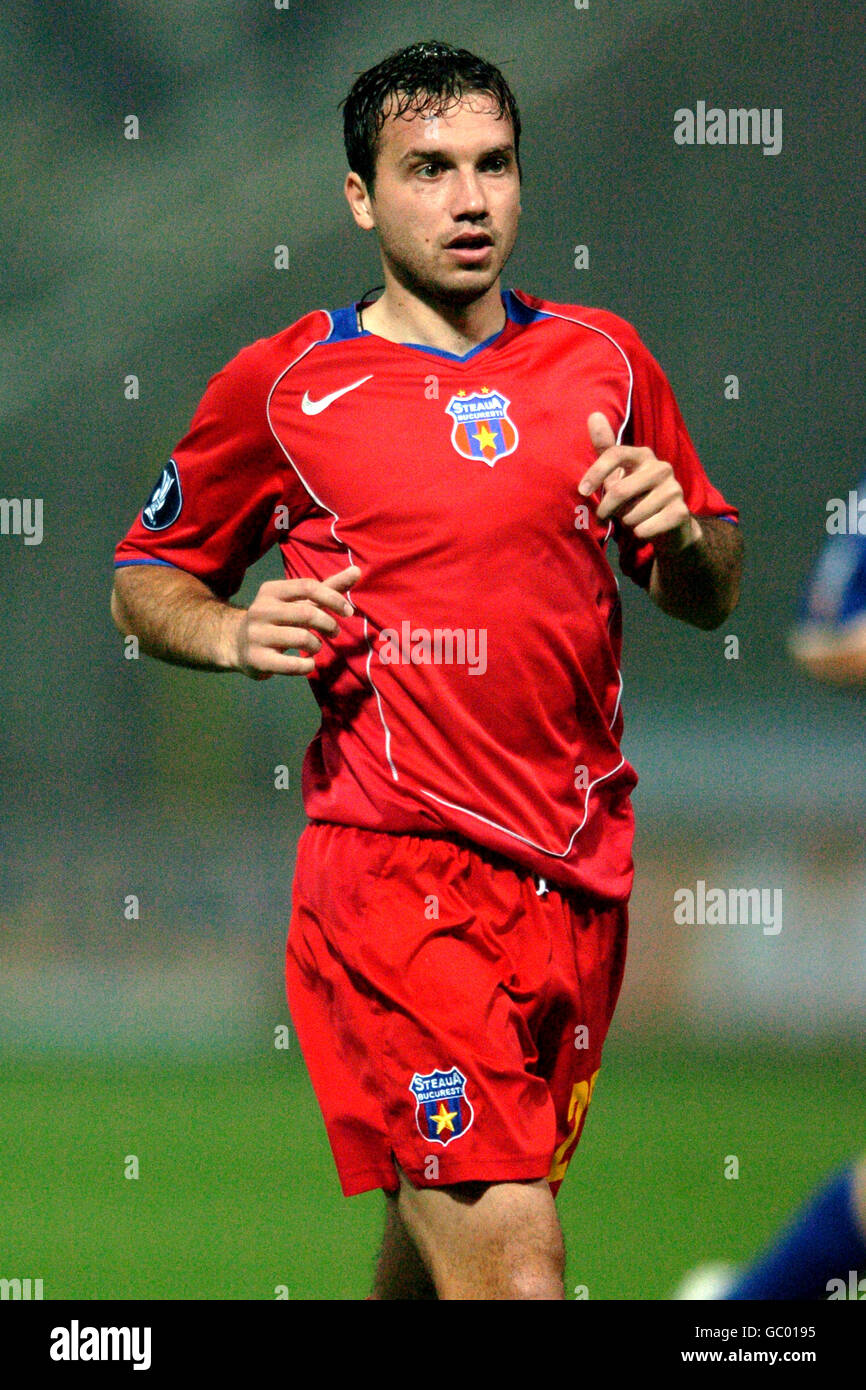 Soccer - UEFA Champions League - Group E - Real Madrid v Steaua Bucuresti -  Santiago Bernabeu. Sorin Paraschiv, Steaua Bucuresti Stock Photo - Alamy