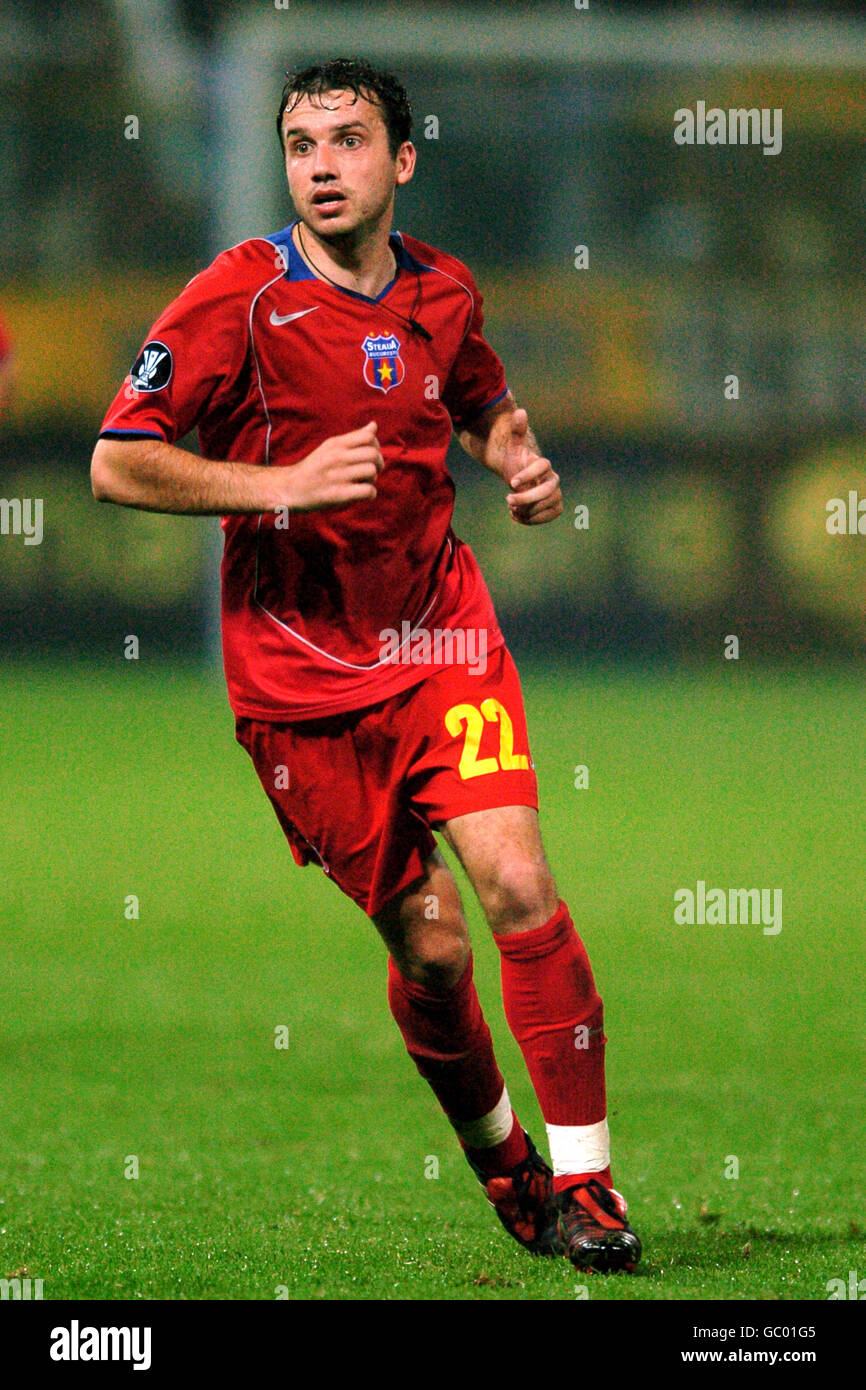 Soccer - UEFA Champions League - Group E - Real Madrid v Steaua Bucuresti -  Santiago Bernabeu. Sorin Paraschiv, Steaua Bucuresti Stock Photo - Alamy