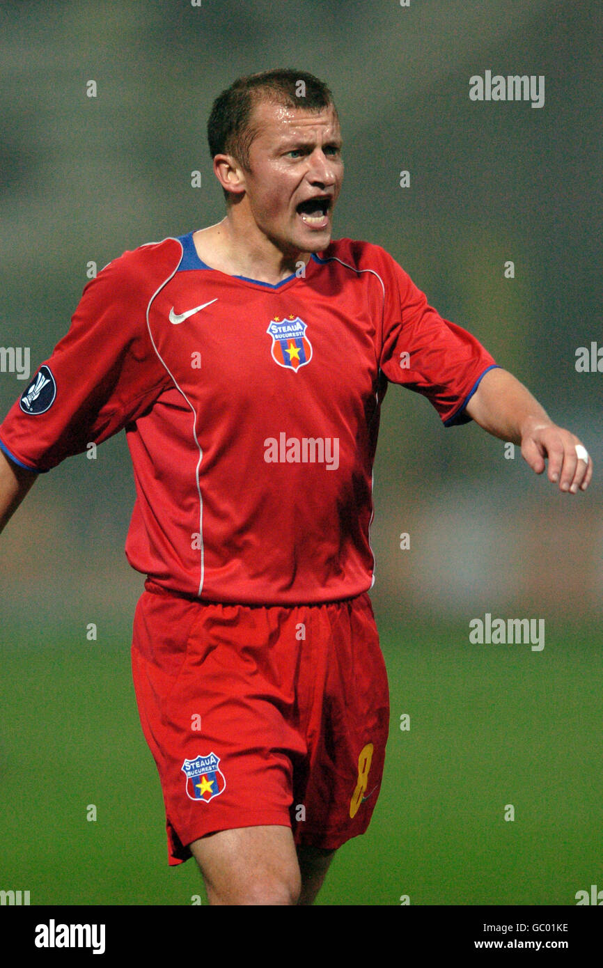 Soccer - UEFA Cup - Group B - Parma v Steaua Bucuresti. Daniel Oprita, Steaua  Bucuresti Stock Photo - Alamy