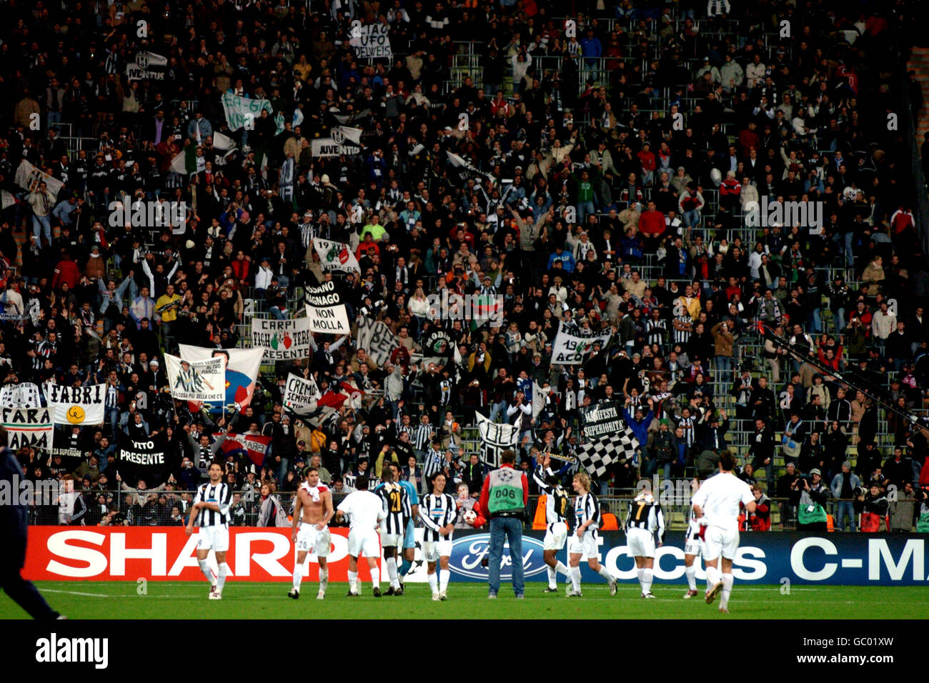 Juventus Players Celebrate Alessandro Del Piero S 90th Minute Goal In