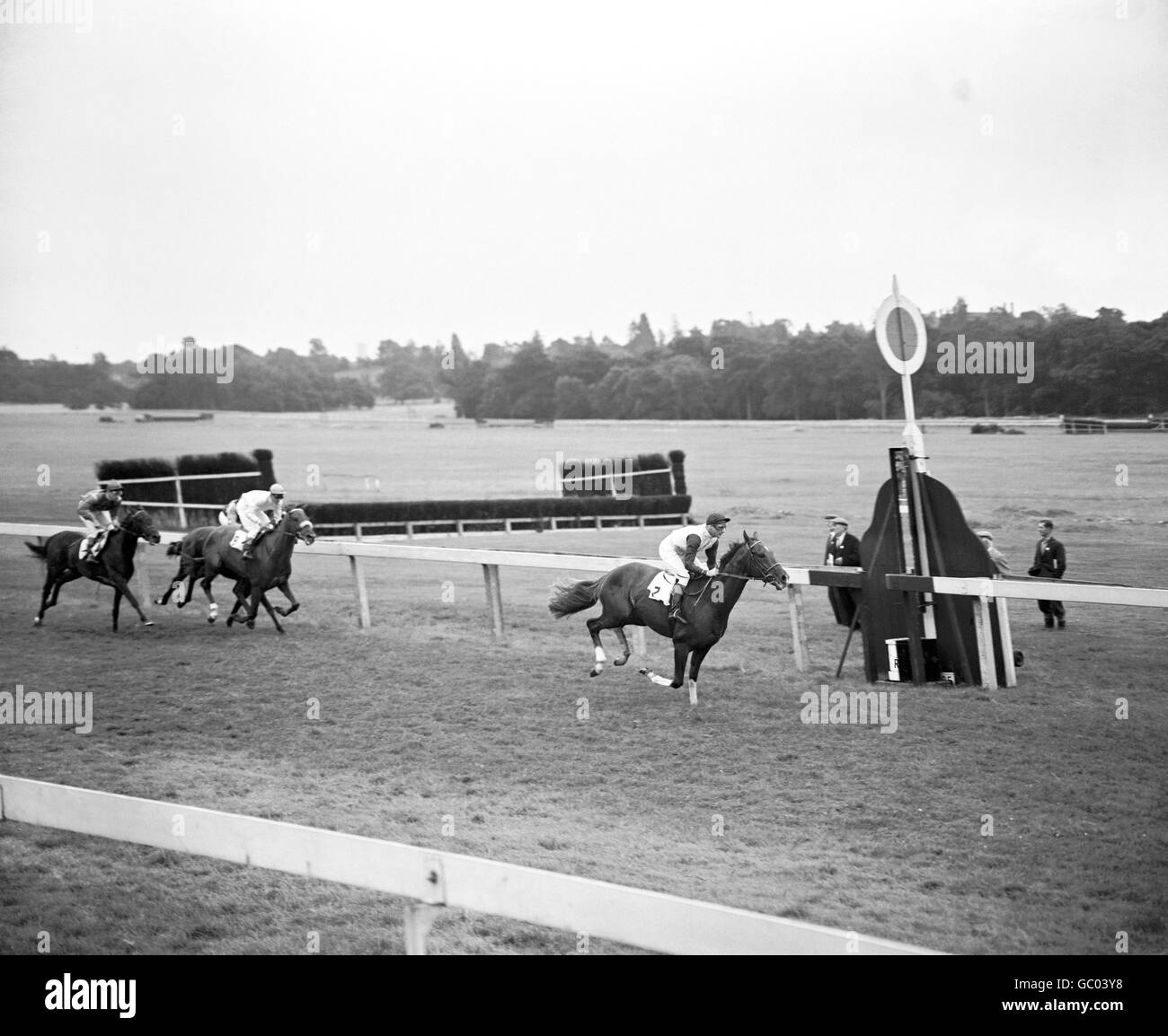 Horse Racing - The Oxfordshire Stakes - Newbury. High Hat (r), Harry Carr up, passes the post to win from Tobago, F Cheshire up, and Dusky Prince, Joe Mercer up Stock Photo