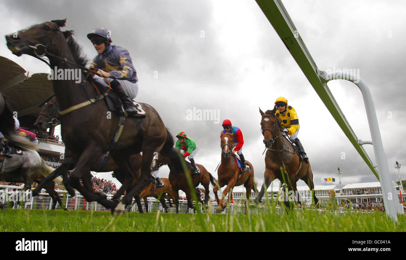 British racing green range rover hi-res stock photography and images ...