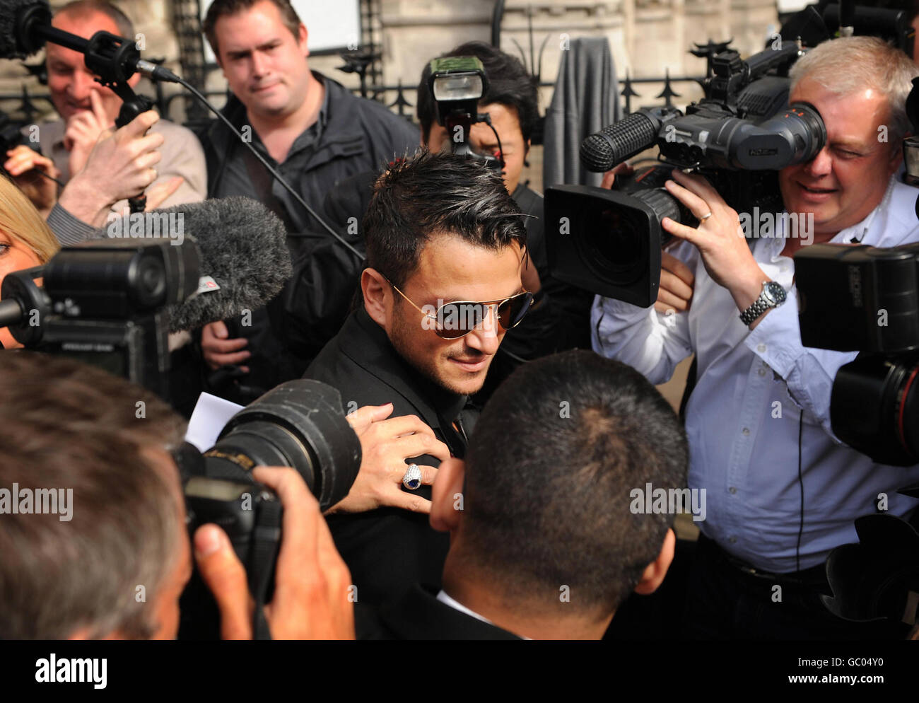 Peter Andre is surrounded by the media as he arrives at the High Court where he won his libel case against The Sunday People at The Royal Courts of Justice, London. Stock Photo