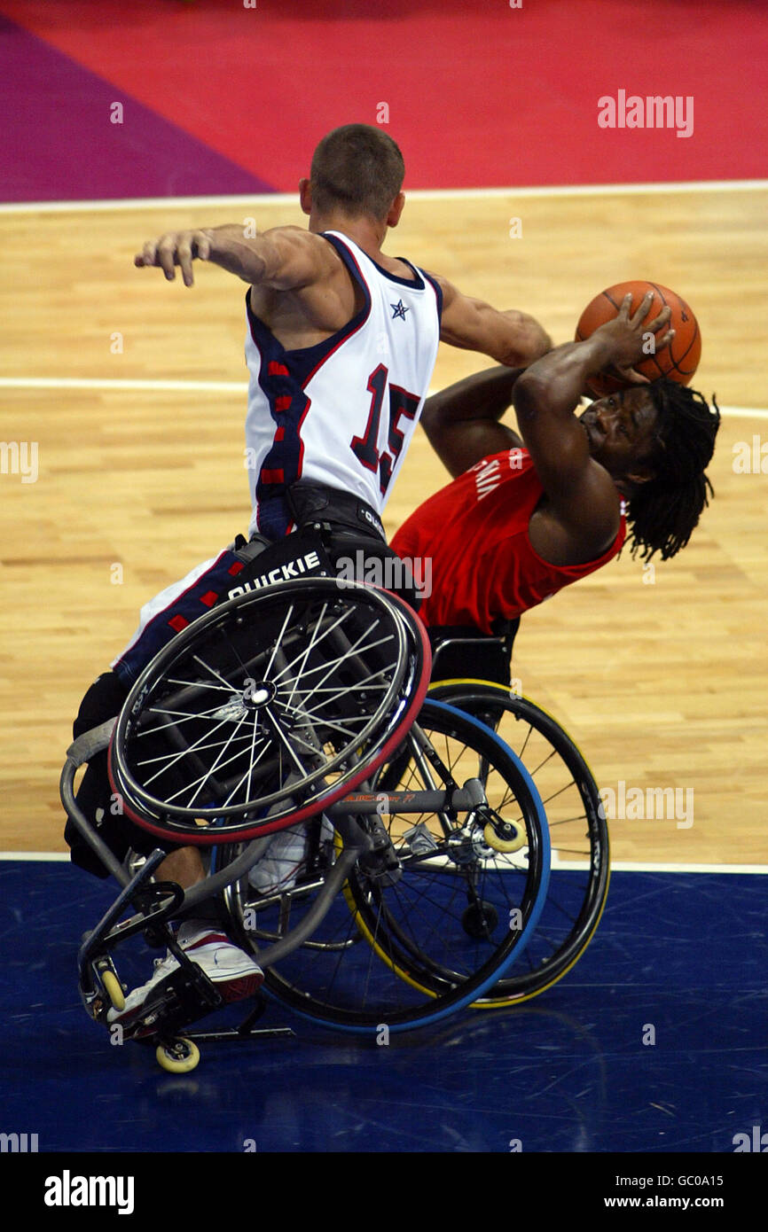 Wheelchair Basketball - Athens Paralympic Games 2004 - Great Britain v USA - Quater Final Stock Photo