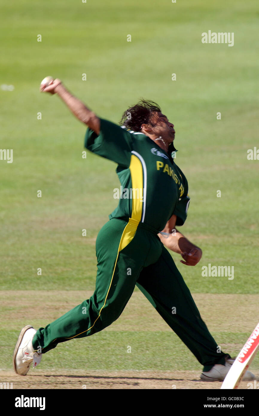 Cricket - ICC Champions Trophy 2004 - India v Pakistan. Shoaib Akhtar, Pakistan Stock Photo