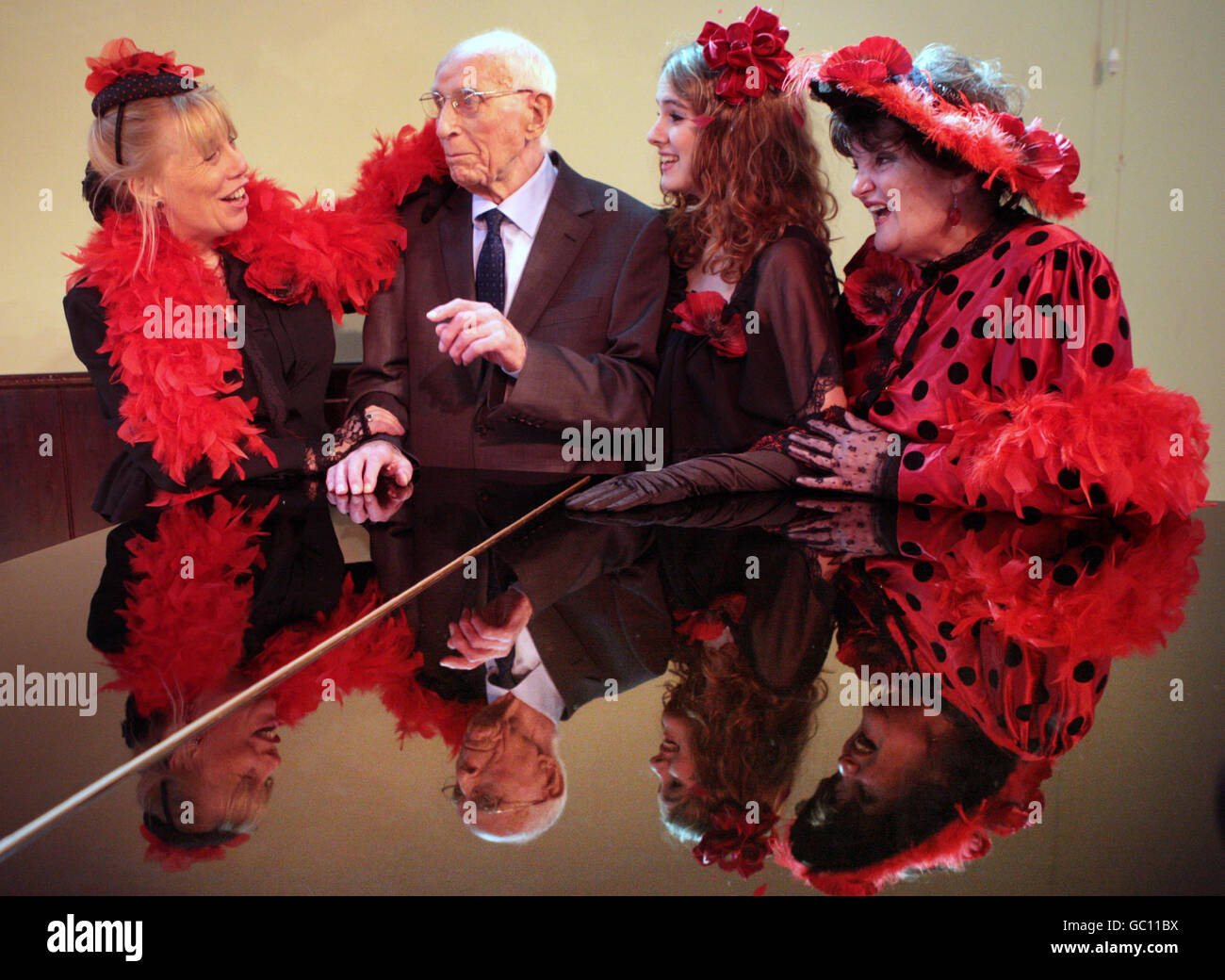 Edinburgh Fringe Festival Stock Photo Alamy