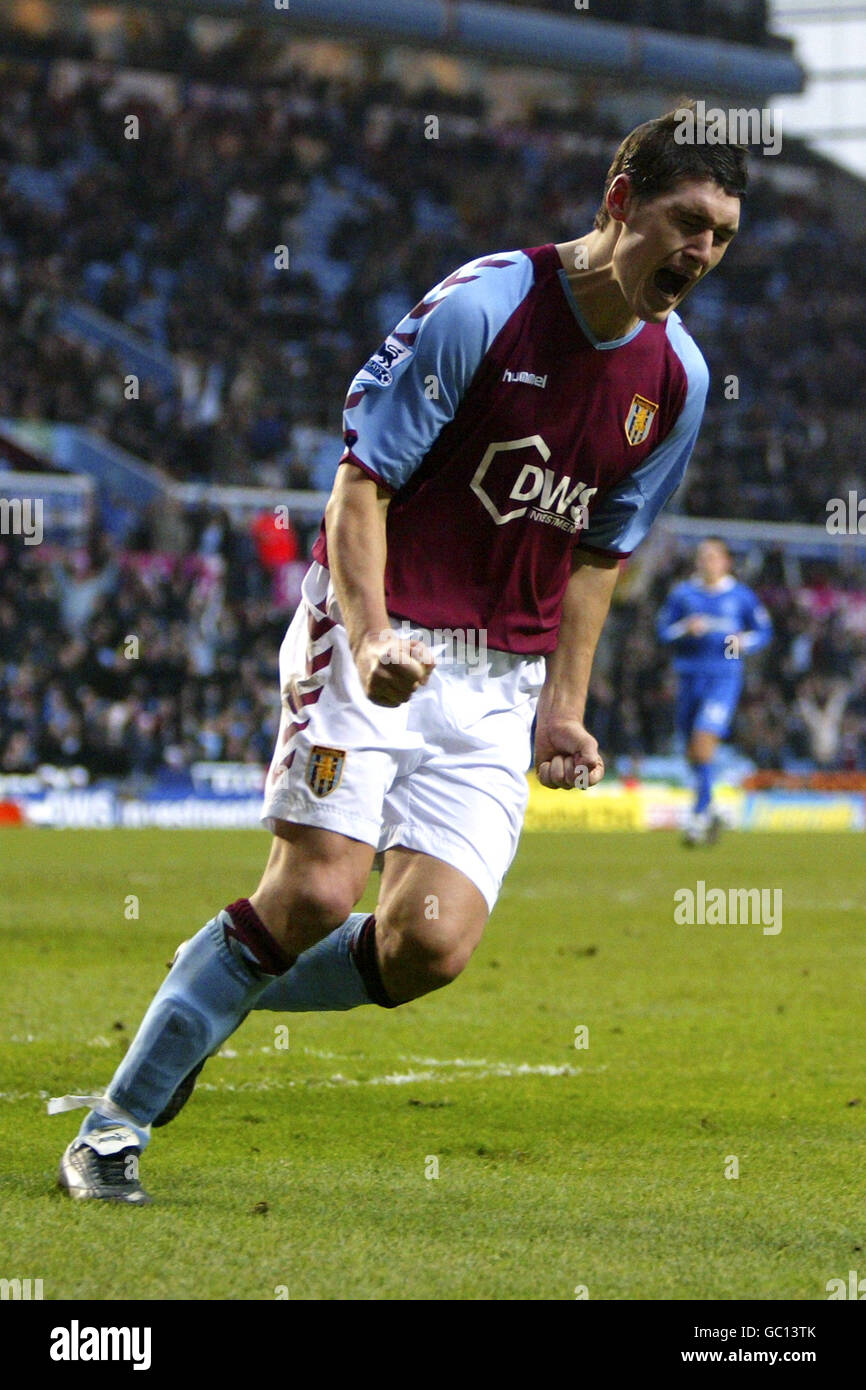 Soccer - FA Barclays Premiership - Aston Villa v Birmingham City. Aston Villa's Gareth Barry celebrates his goal Stock Photo