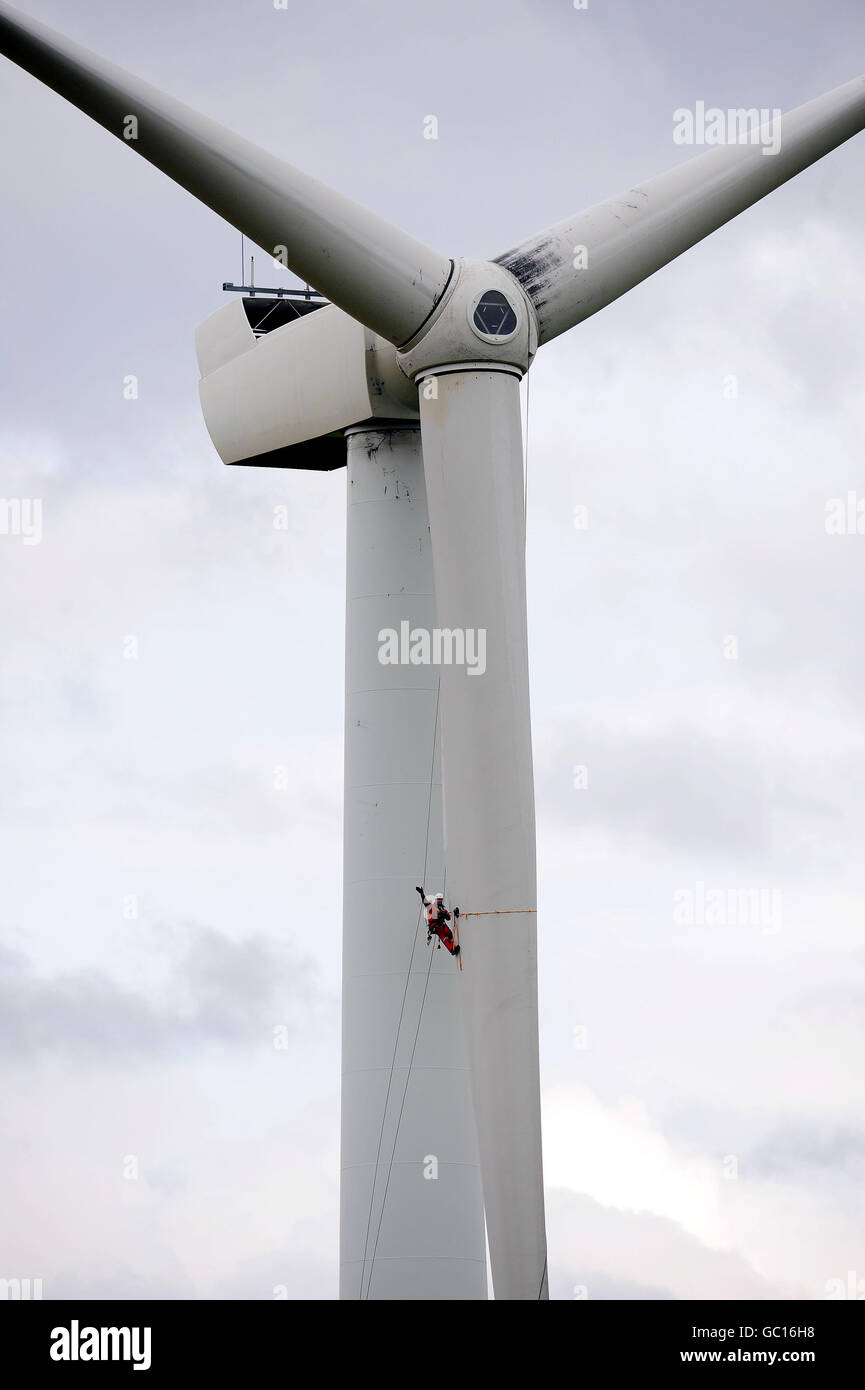 Wind turbine blade repair High Resolution Stock Photography and Images