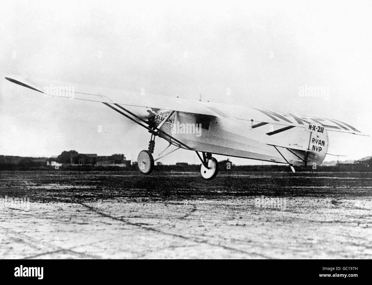 Captain Charles Lindbergh taking off in the Spirit from Roosevelt Airfield, Garden City, New York. He landed 33 hours, 30 minutes later at Le Bourget Aerodrome in Paris, France to a hero's welcome. Stock Photo