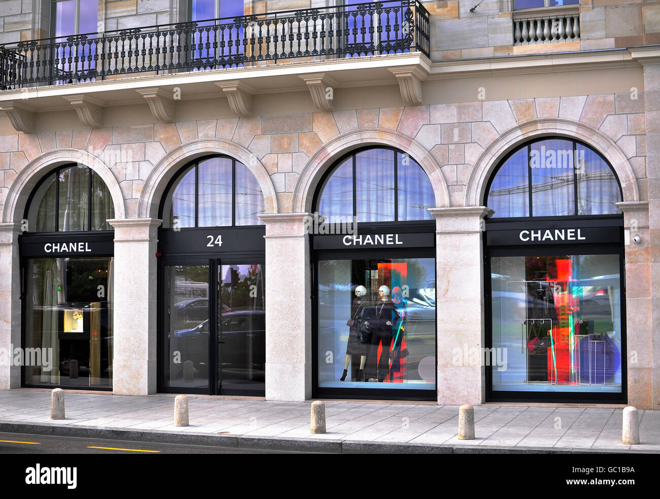 GENEVA, SWITZERLAND - AUGUST 17: Chanel flagship store in Geneva city  centre on August 17, 2015. Chanel is a world famous fashio Stock Photo -  Alamy