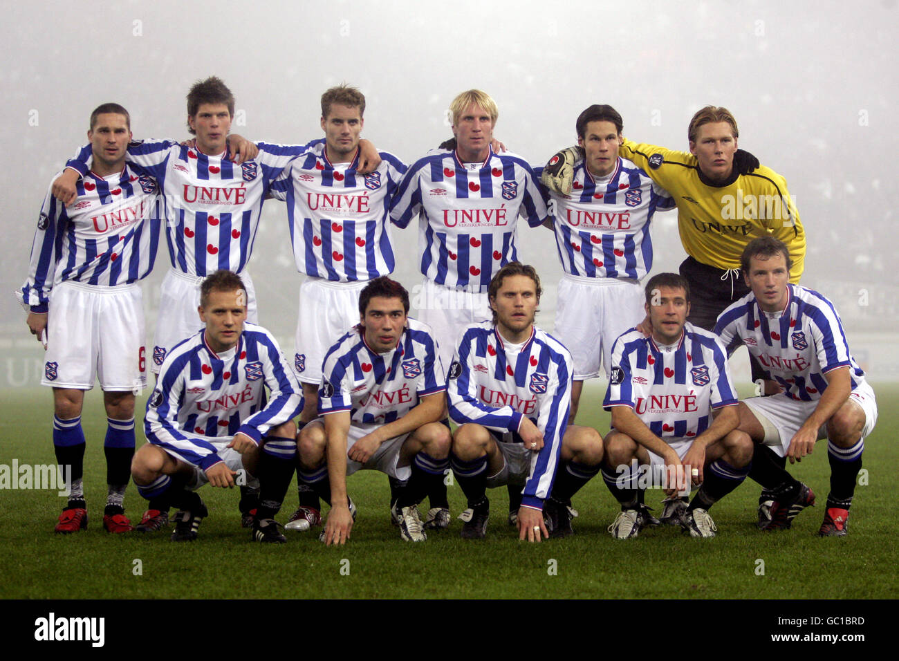 Soccer - UEFA Cup - Group G - Heerenveen v VFB Stuttgart. Heerenveen's team  group Stock Photo - Alamy