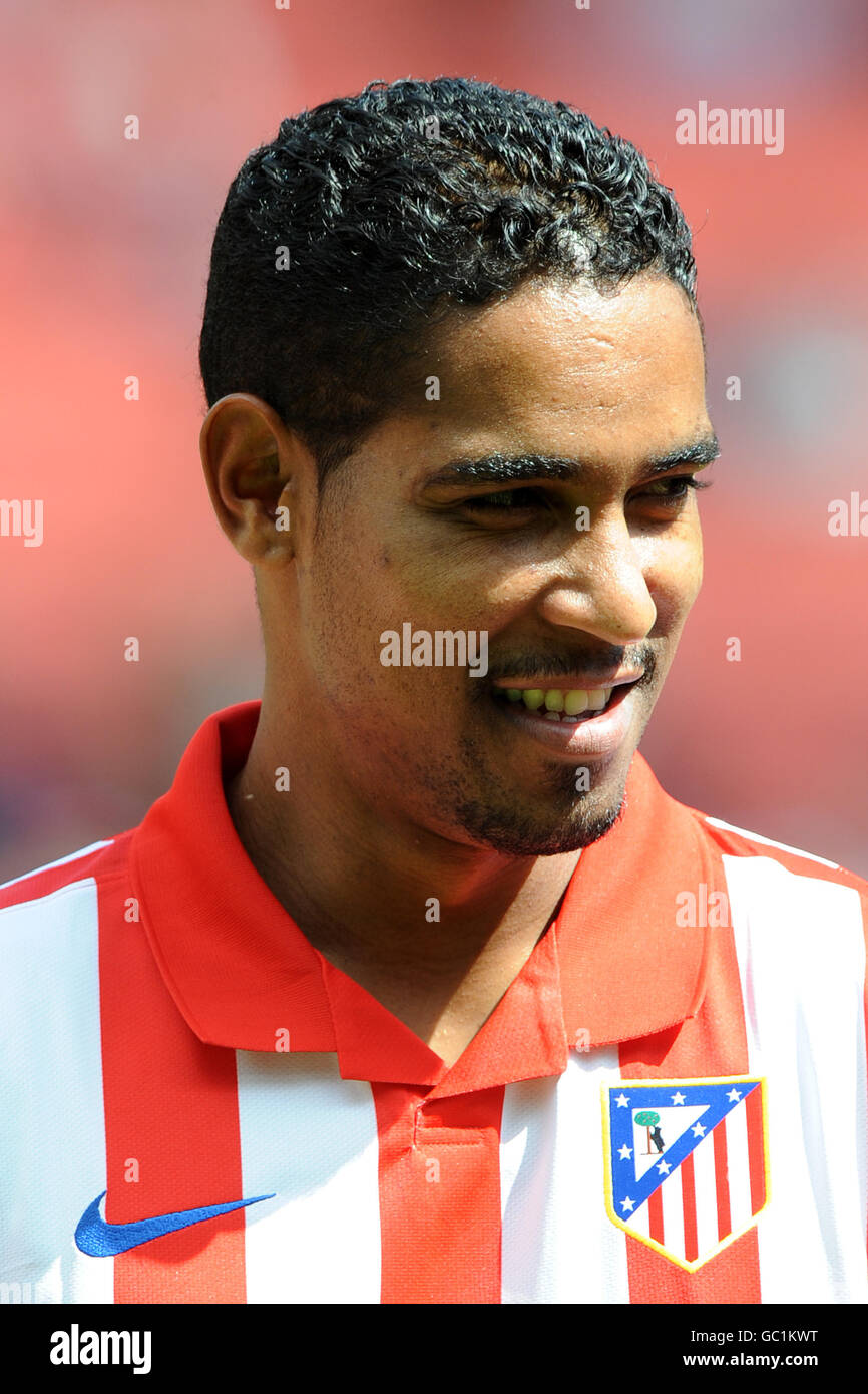 Soccer - Emirates Cup 2009 - Atletico Madrid v Paris Saint-Germain - Emirates Stadium. Loureiro Cleber Santana, Atletico Madrid Stock Photo