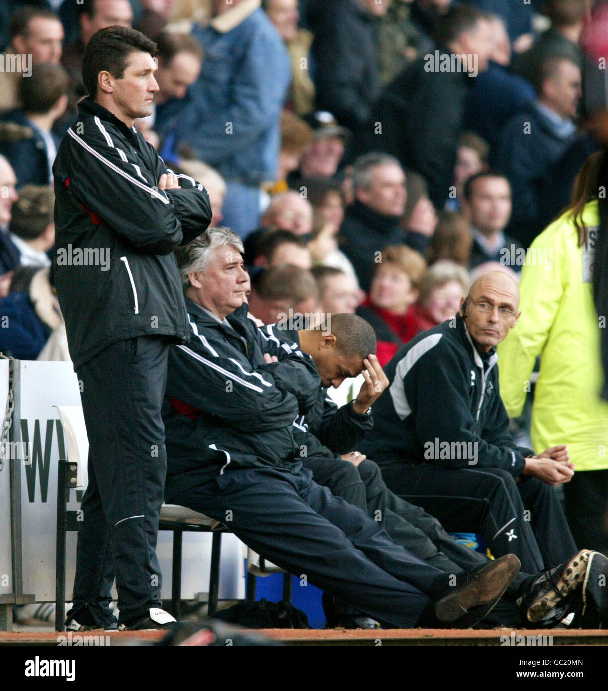 Soccer - Coca-Cola Football League Championship - Derby County v Nottingham Forest. Gloom on Nottingham Forest's bench (L-R) Mick Harford, manager Joe Kinnear and Des Walker Stock Photo