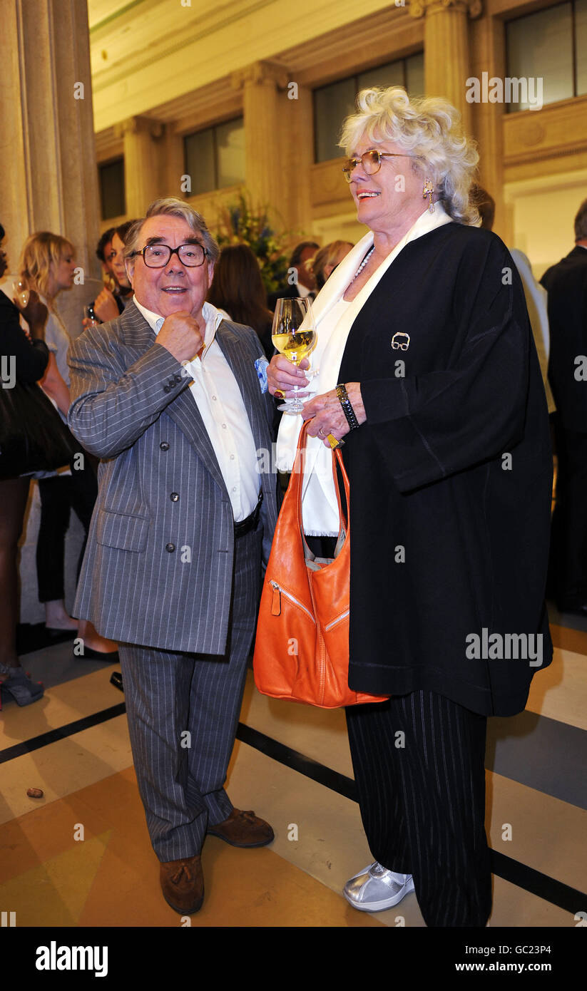 Ronnie Corbett and wife Anne attending the launch of the new Green's Restaurant & Oyster Bar at 14 Cornhill in the City of London, which opens to the public on Thursday. Stock Photo