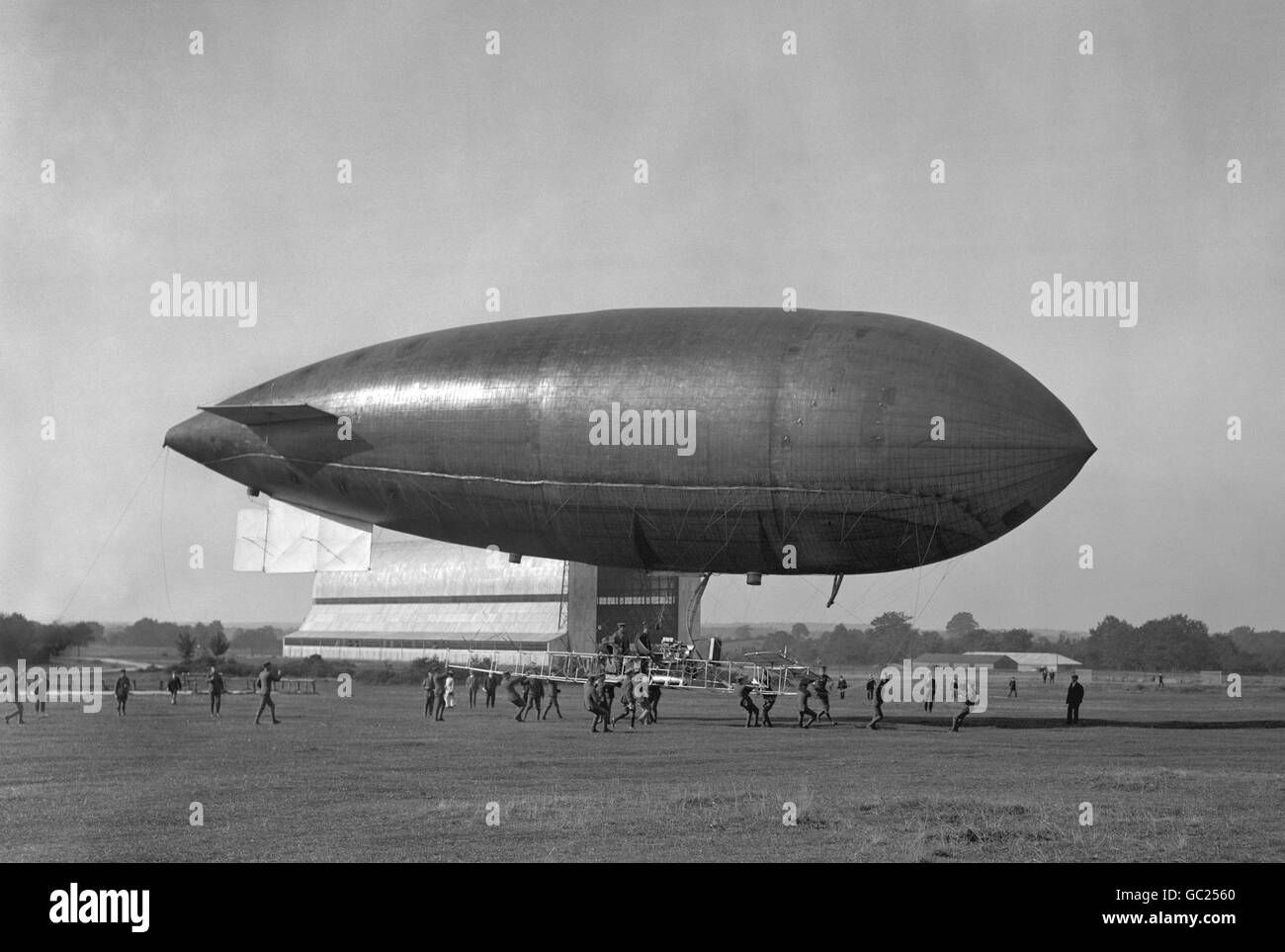 The Royal Flying Corp Airship 'Beta' at the HM Balloon Factory at Farnborough, Hampshire. It flew from the beginning of June, 1910 to July 13th, 1910 when she crashed at Andover. Stock Photo