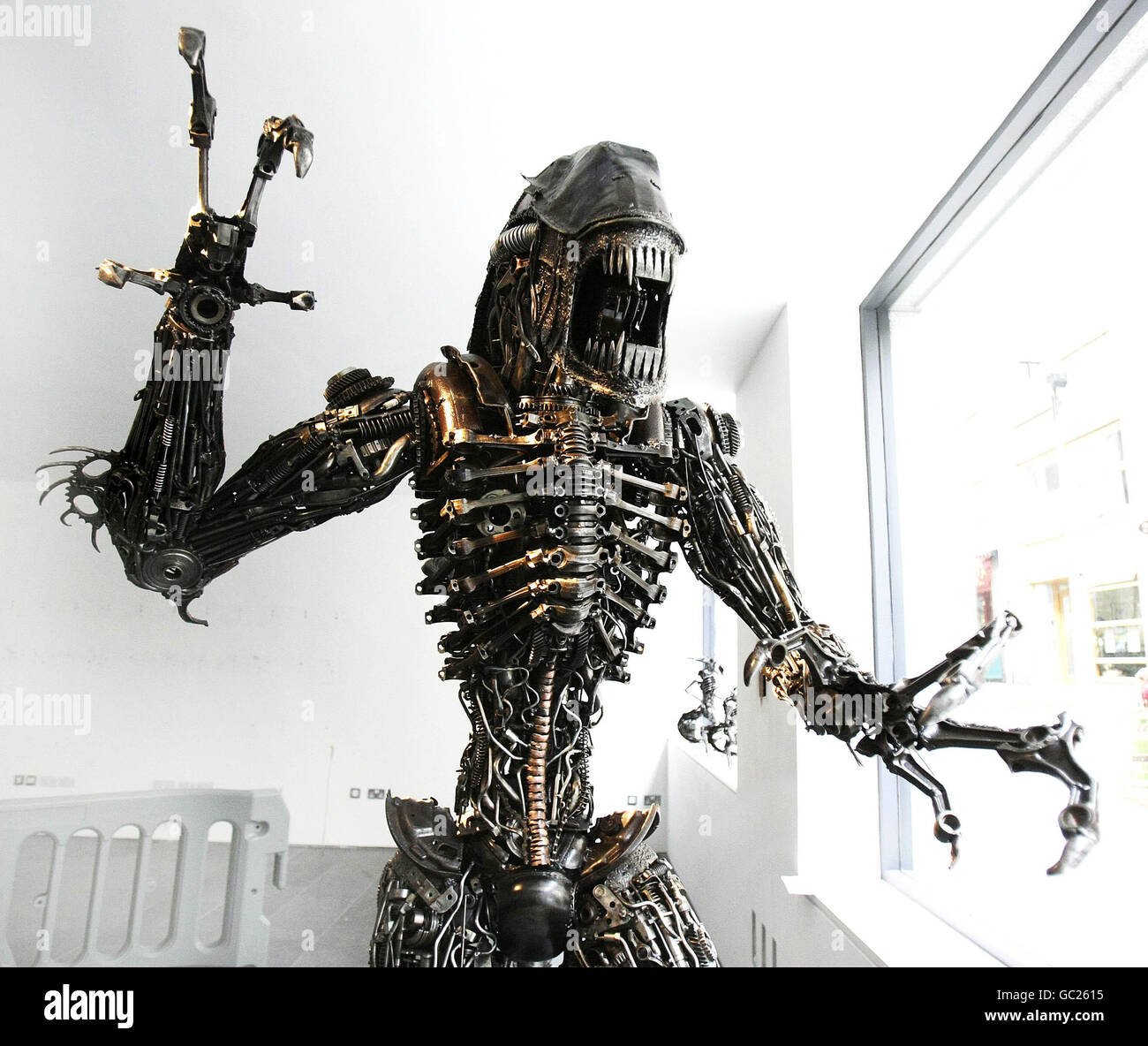 A giant Alien sculpture by the RoboSteel creative recycling company on display in Dublin's famous temple bar district. Stock Photo