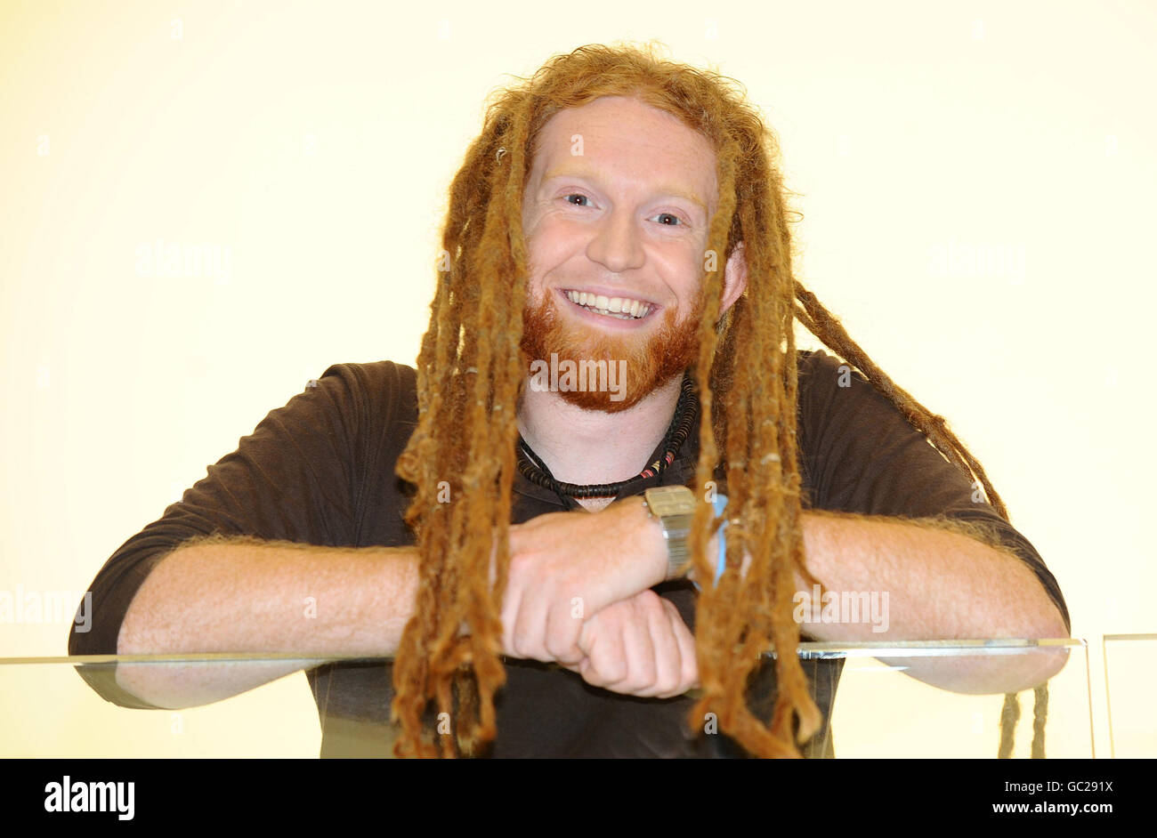 Newton Faulkner Newton Faulkner At Sony Studios On Derry Street Kensington London Stock Photo Alamy