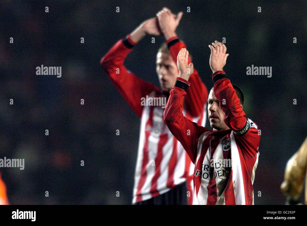 Southampton's goal scorers Kevin Phillips and Peter Crouch applaud the fans after their 2-2 draw with Middlesbrough Stock Photo