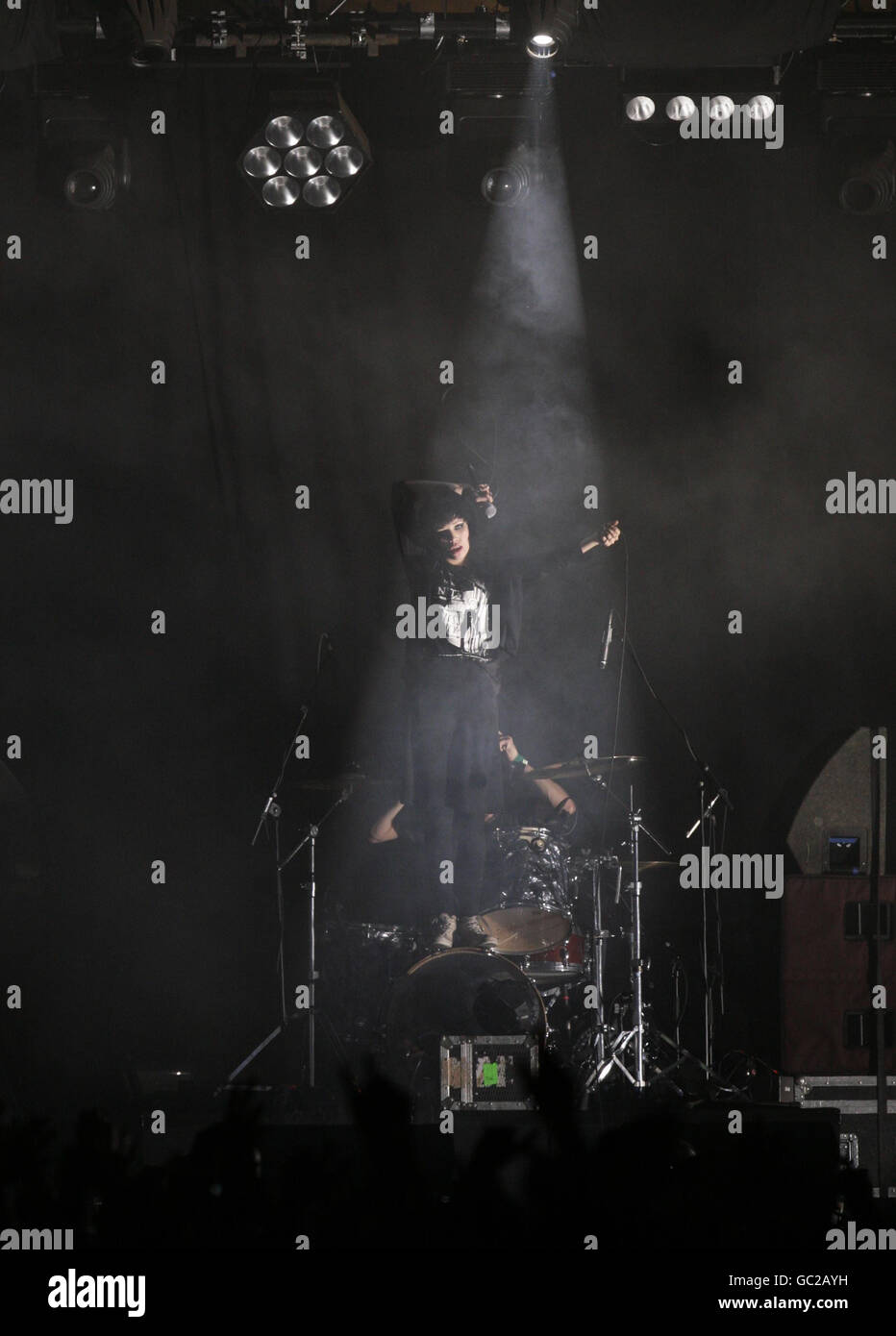 Crystal Castles performing on the NME / Radio 1 Stage, during the Reading  Festival, at Richfield Avenue, Reading Stock Photo - Alamy
