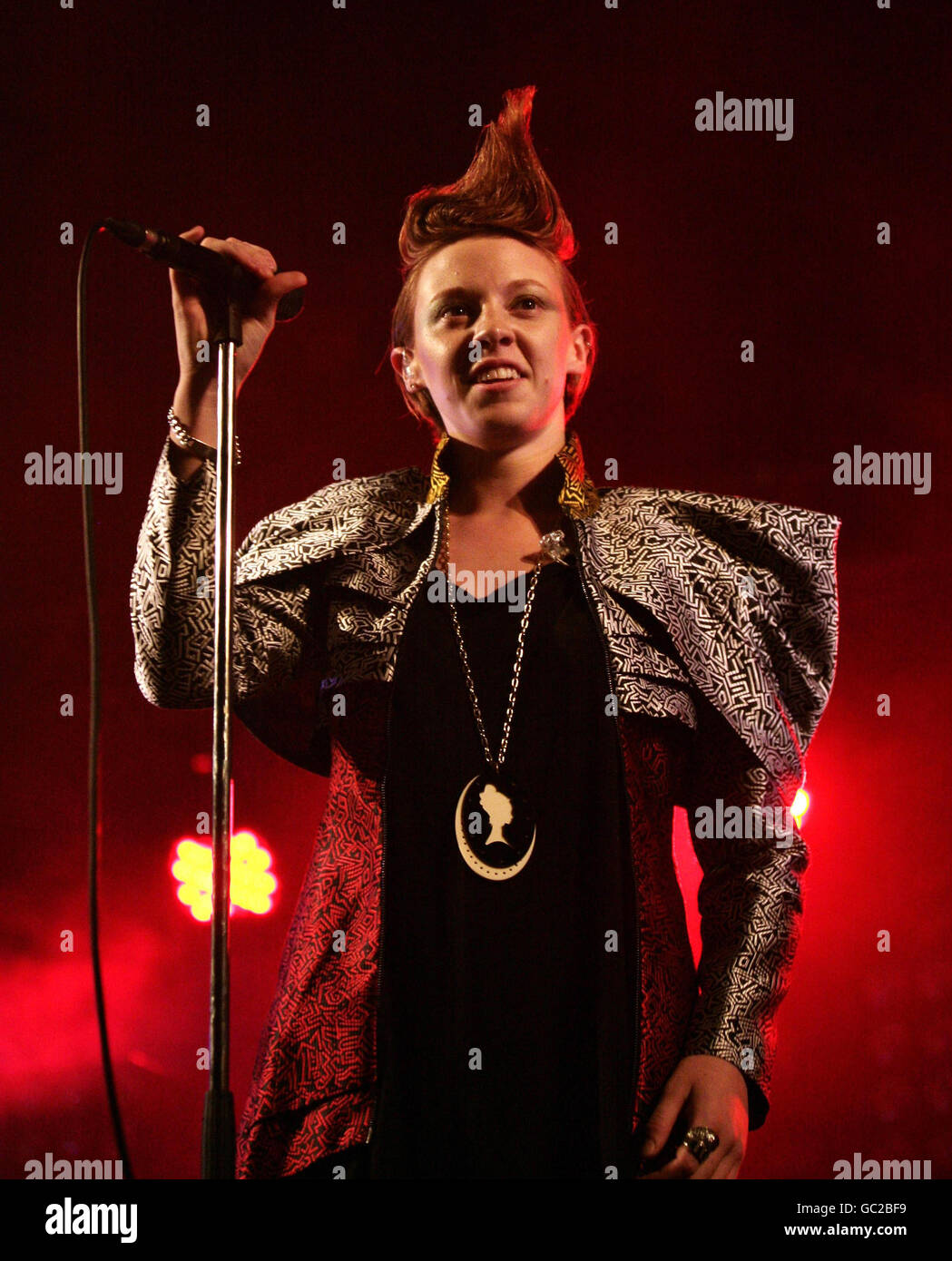 La roux performer hi-res stock photography and images - Alamy