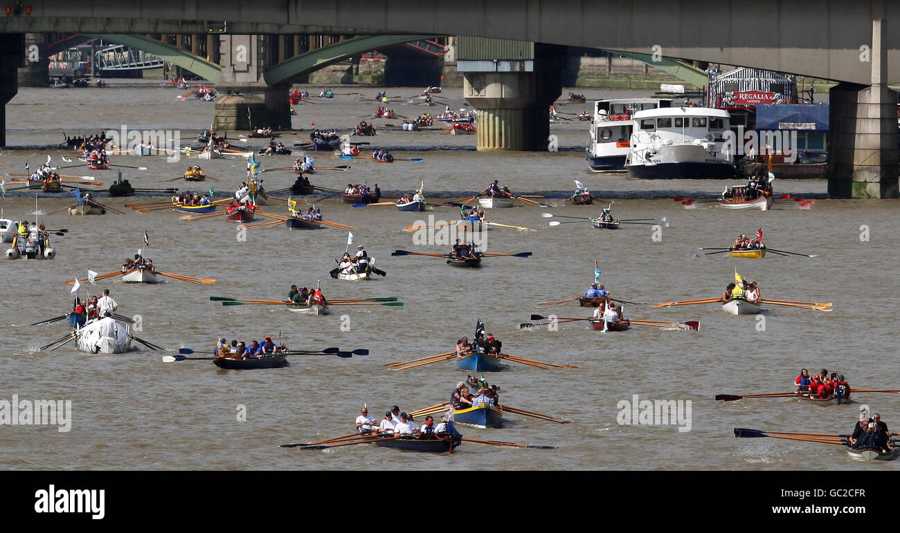 Participating rowing boats hi-res stock photography and images - Alamy