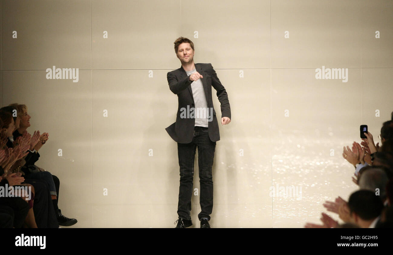 burberry designer christopher bailey