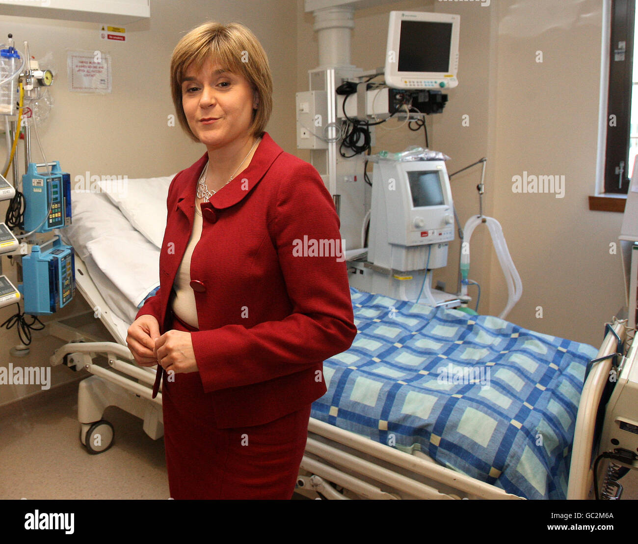 Scottish Health Secretary Nicola Sturgeon during a visit to Stirling Royal Infirmary's Critical Care Unit. The Patient Safety Programme, launched five months ago aims to improve hospital standards Stock Photo - Alamy