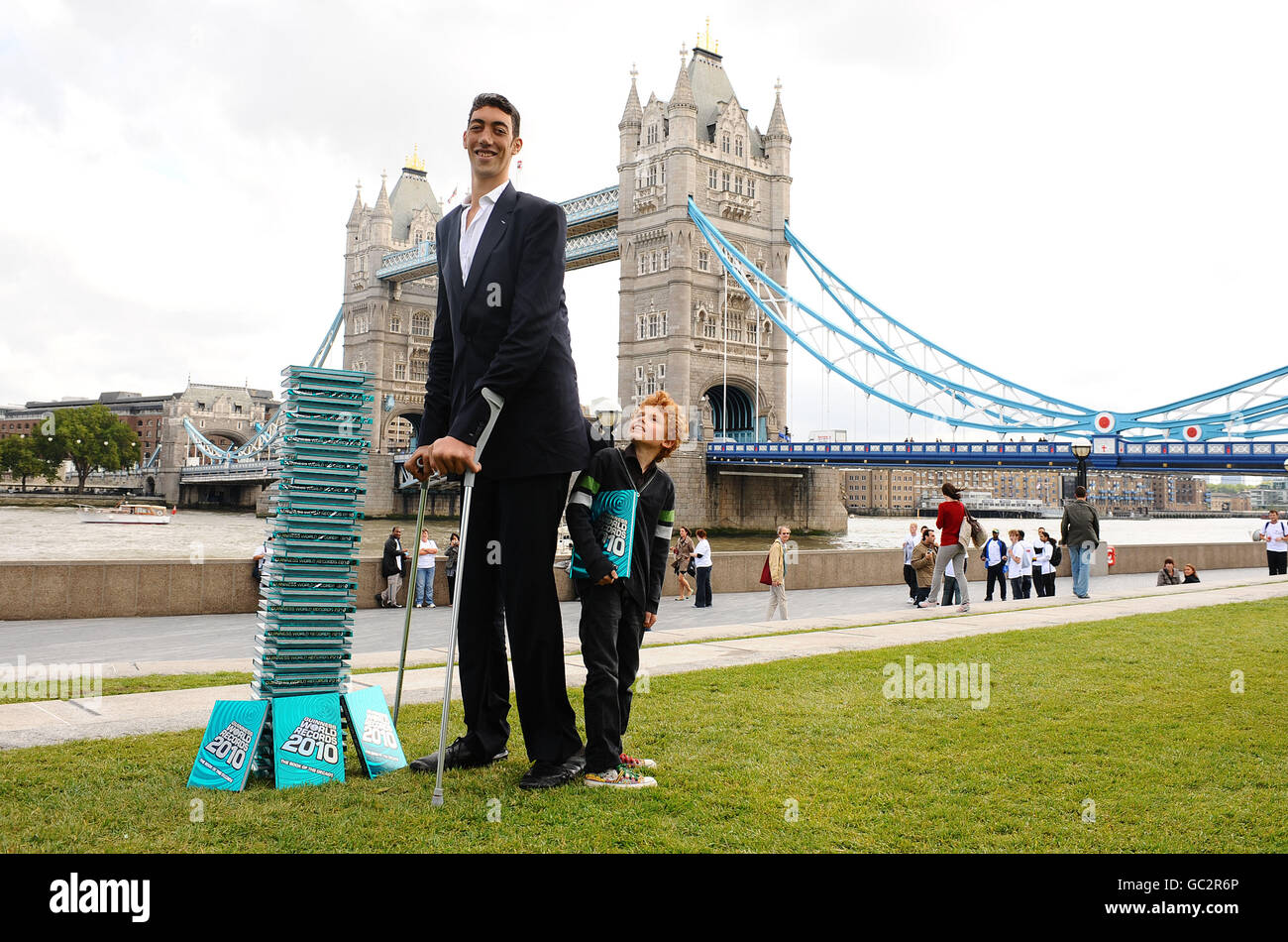 Sultan Kosen, from Turkey, stands next to Josh Henderson, from West Horsley, as he is announced as the Guinness World Records Tallest Man standing at 8ft 1, seen in Potters Field in London. Stock Photo