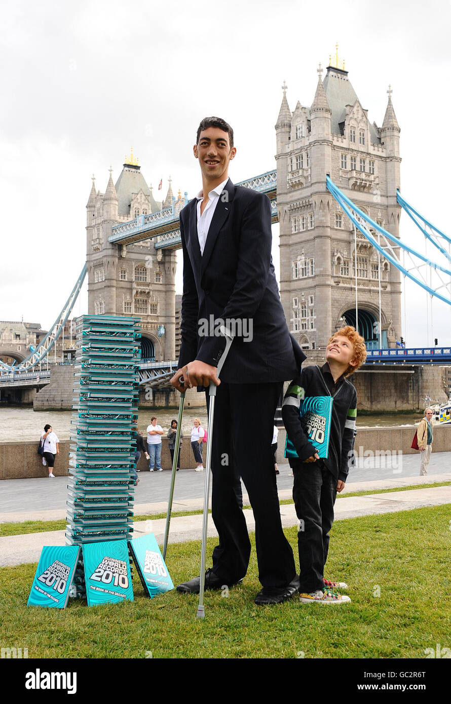 Sultan Kosen, from Turkey, stands next to Josh Henderson, from West Horsley, as he is announced as the Guinness World Records Tallest Man standing at 8ft 1, seen in Potters Field in London. Stock Photo