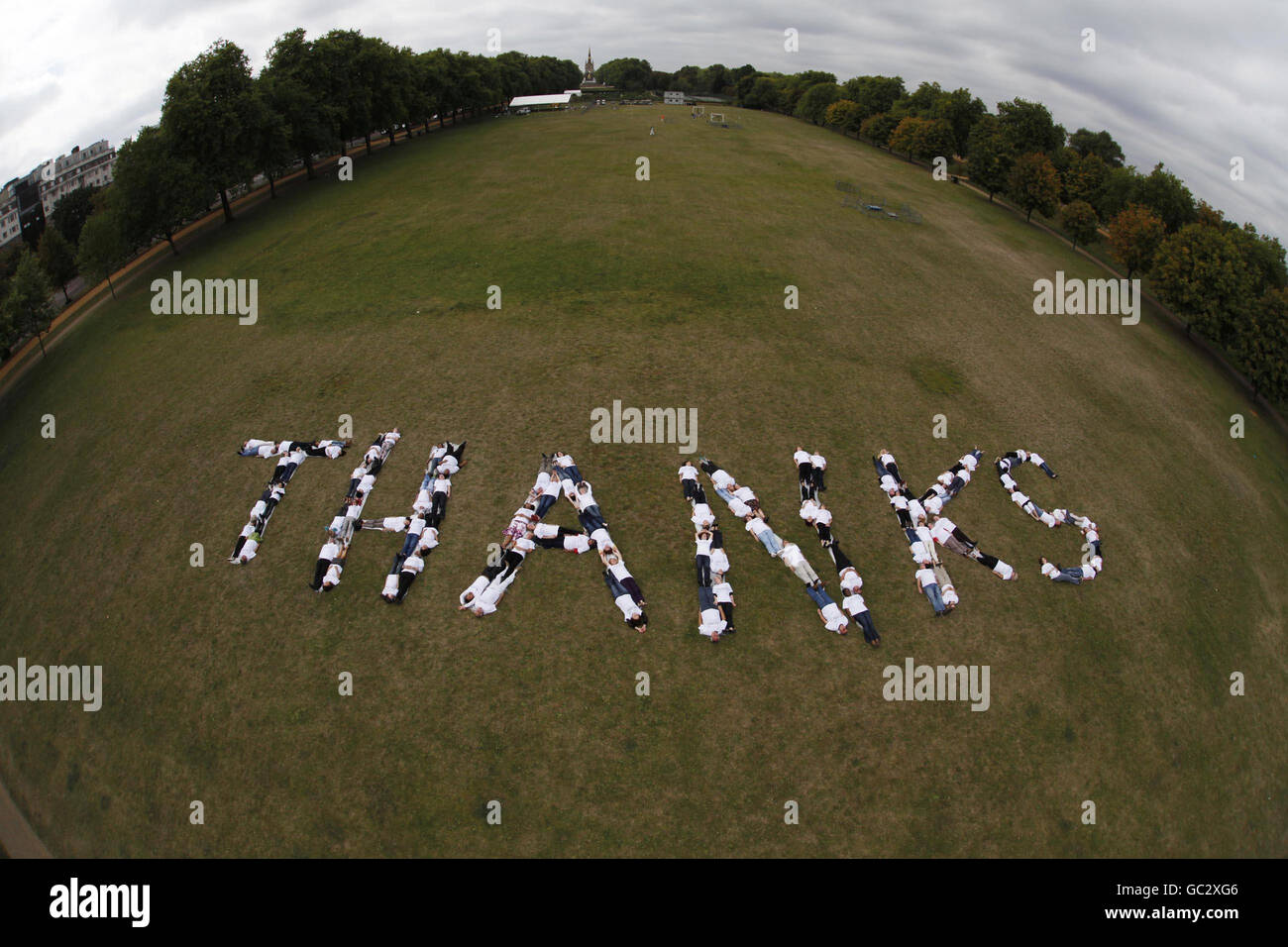 Over 90 people, who have given up smoking, and government advisors who helped them, say 'Thanks' in Hyde Park, London, to celebrate the 10th anniversary of the NHS stop smoking service. Stock Photo