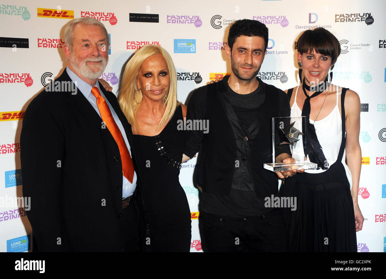 accessoires Algebraïsch slijm from left) Creative director and founder, Colin McDowell, Donatella Versace  and winners Dimitris Theocharidis and Jenny Holmes (Jenna.Theo) during  Fashion Fringe at Covent Garden during London Fashion Week Stock Photo -  Alamy