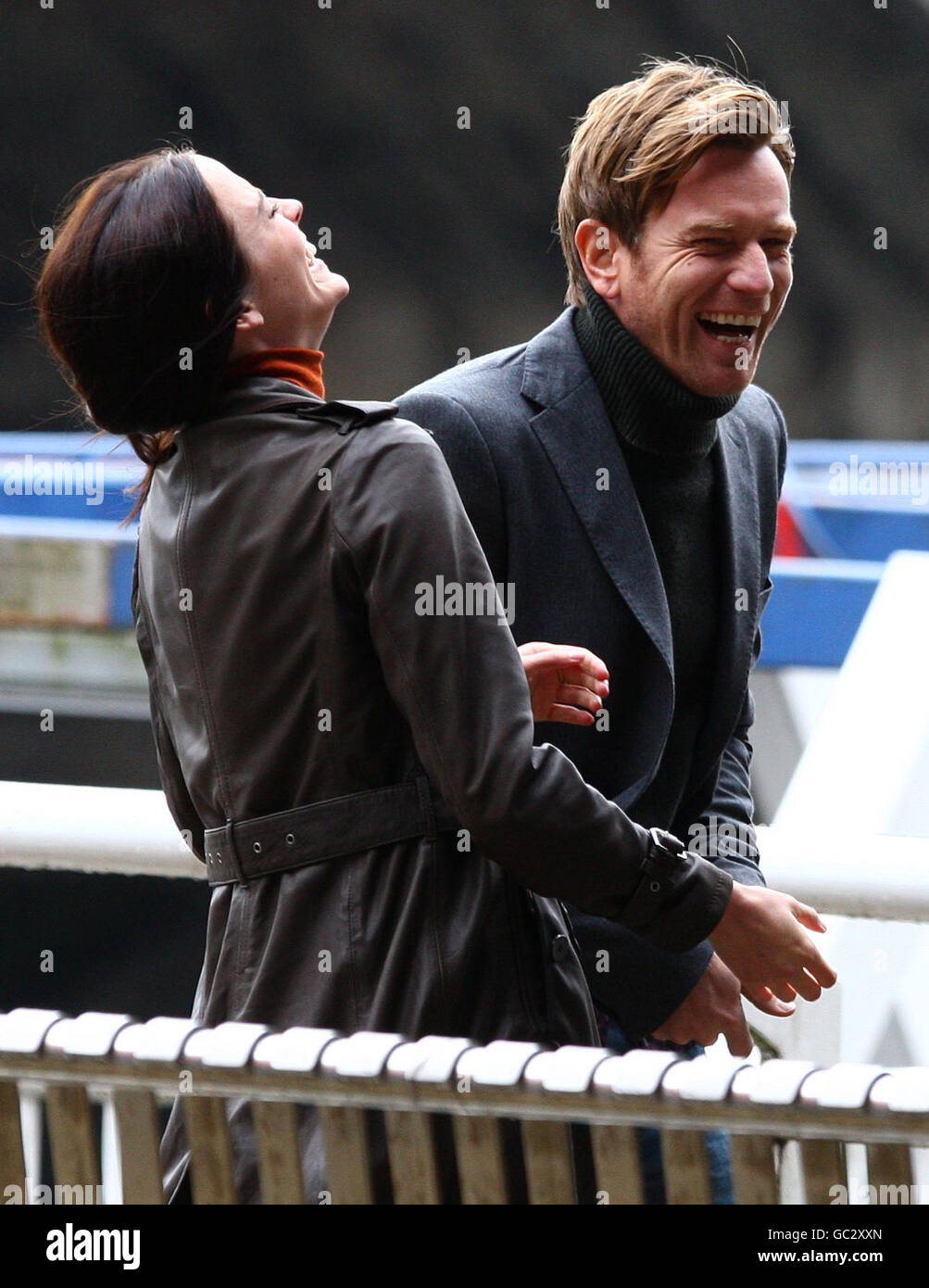 Actors Ewan McGregor and Eva Green during the filming of "The Last Word" on  the banks of the River Clyde in the Broomielaw area of Glasgow Stock Photo  - Alamy