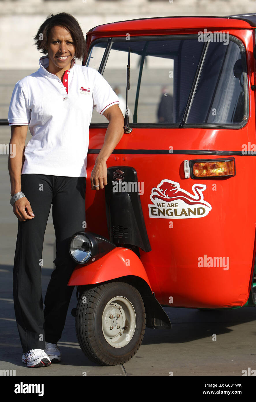 Dame Kelly Holmes with a tuk tuk during a photocall in Trafalgar Square, London, to launch the new 'We Are England' brand identity for the national Commonwealth Games team ahead of the Delhi 2010 Commonwealth Games. Stock Photo
