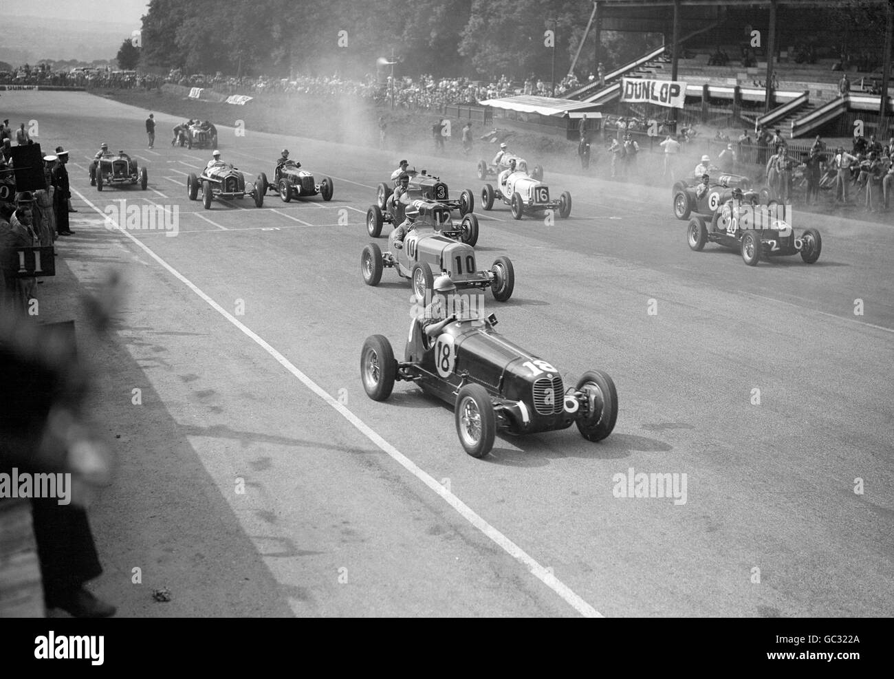 The 200 Mile Race competitors jostle for position as the race kicks off at Donington Park Stock Photo