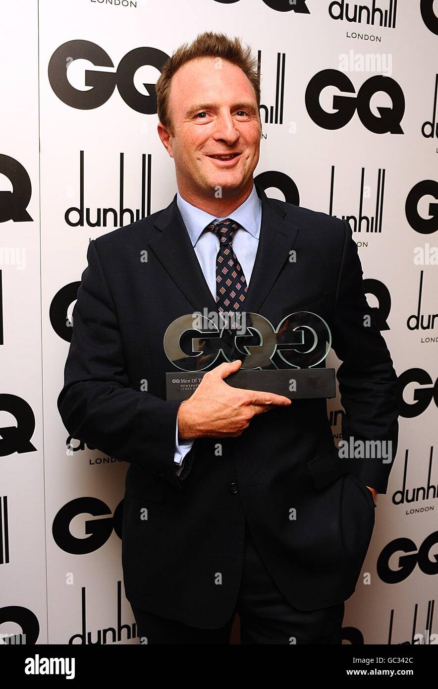 James Harding with his Newspaper Editor award at the 2009 GQ Men of the
