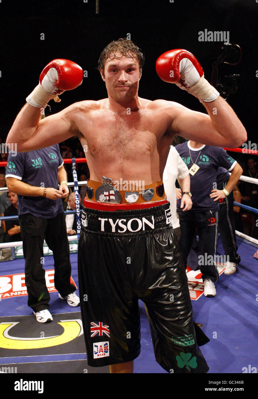 Tyson Fury poses with the belt after his victory on the referees ...