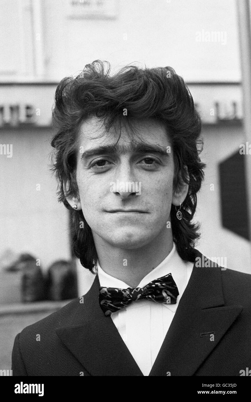 A new picture of Gary Holton, 30, lead singer with punk band Heavy Metal Kids, now one of the actors in ITV's award-winning series, 'Auf Wiedersehen Pet'. Stock Photo
