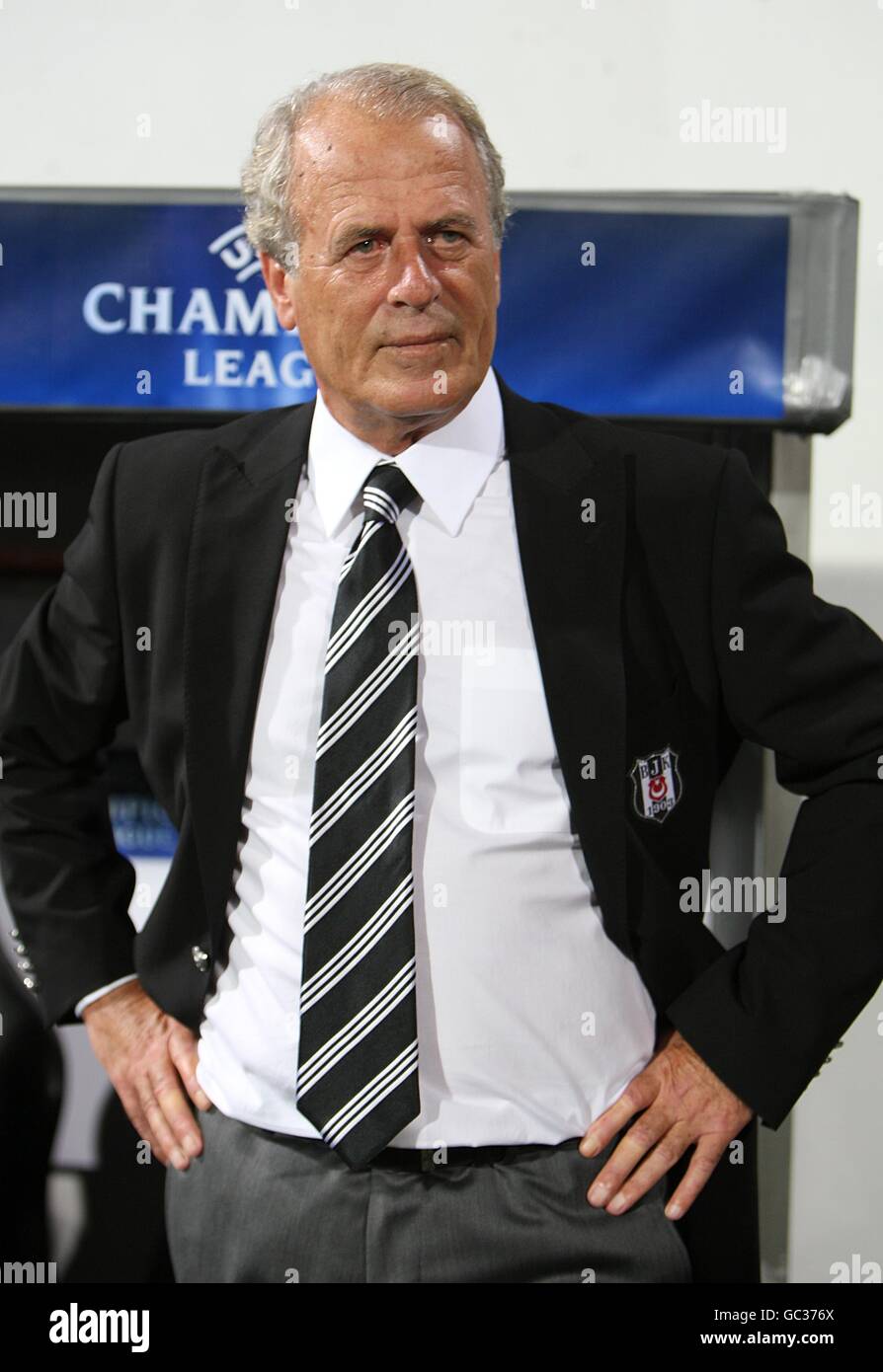 soccer-uefa-champions-league-group-b-besiktas-v-manchester-united-GC376X.jpg