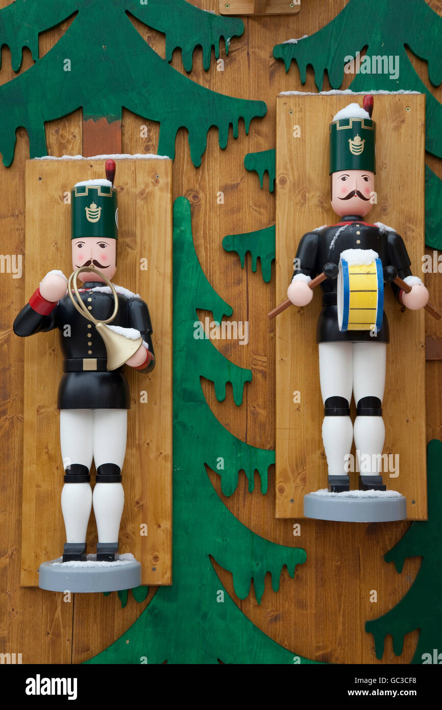 Musicians, figures manufactured in the Ore Mountains, 'Striezelmarkt' Christmas market, Altmarkt square, Dresden, Saxony Stock Photo