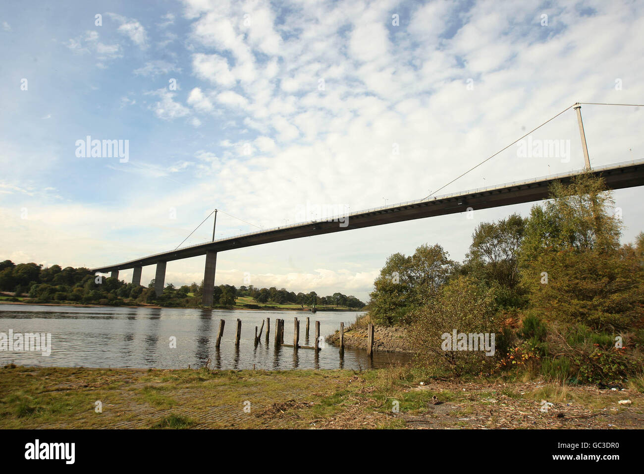 Women die after river bridge leap Stock Photo