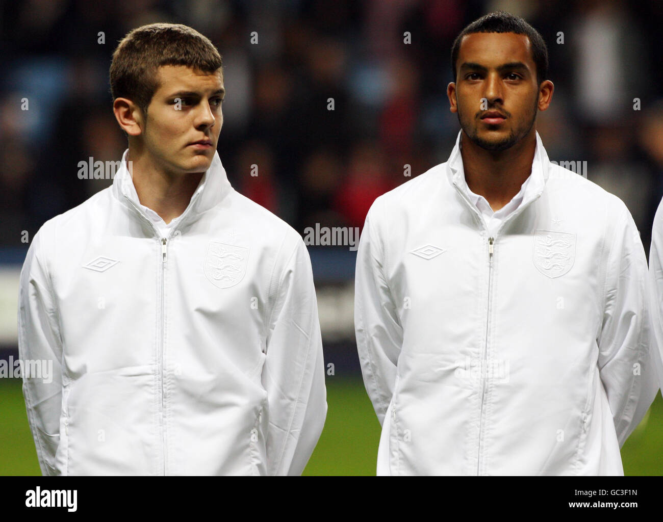 England's Jack Wilshere (left) and Arsenal team-mate Theo Walcott before the European Under 21 Championship Qualifiying match at Ricoh Arena, Coventry. Stock Photo