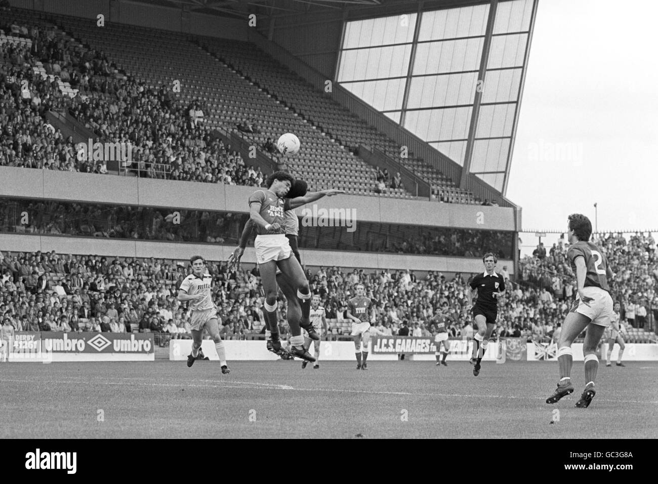 Soccer - Today League Division One - Nottingham Forest v Aston Villa - City Ground. Nottingham Forest's Des Walker in action during their 6-0 rout of Aston Villa. Stock Photo