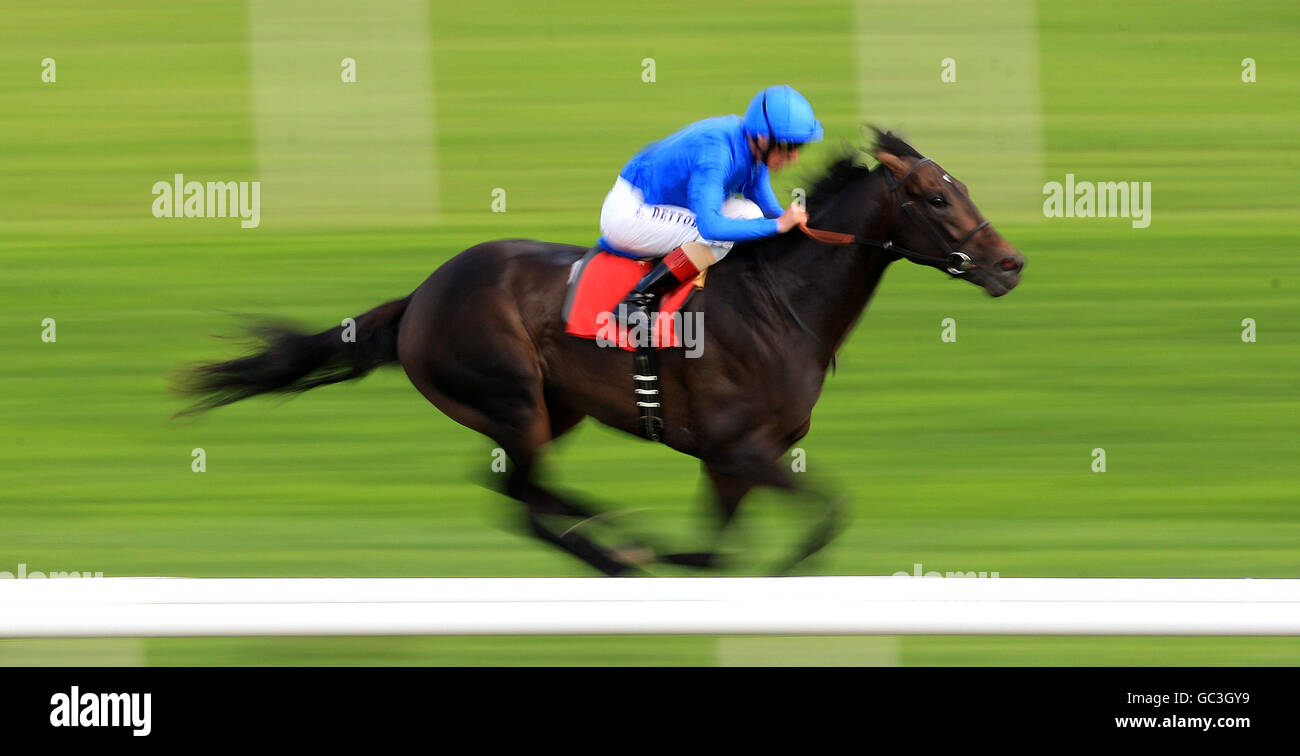 Horse Racing - The Ladbrokes St. Ledger Festival - Doncaster Racecourse. Al Zir ridden Frankie Dettorie wins the sands Venue and State Club gainsborough Conditions Stakes Stock Photo